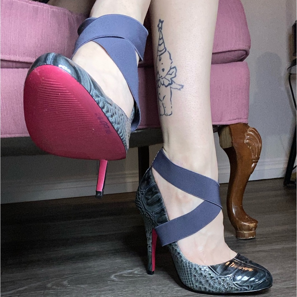 Paris Hilton Y2K Gray Crocodile Skin Strap Heels